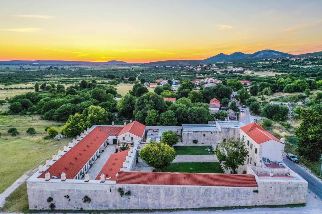 Ptičja perspektiva objekta Heritage Hotel Maskovica Han