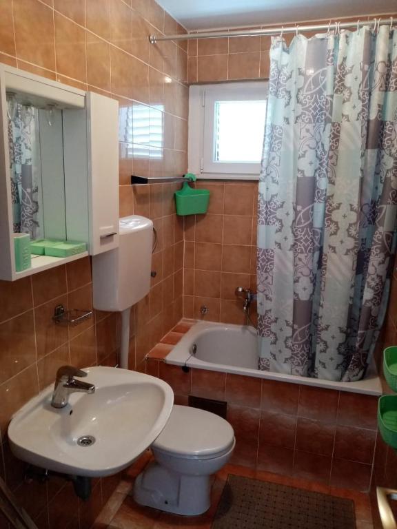 Koupelna v ubytování Apartment Dada 2