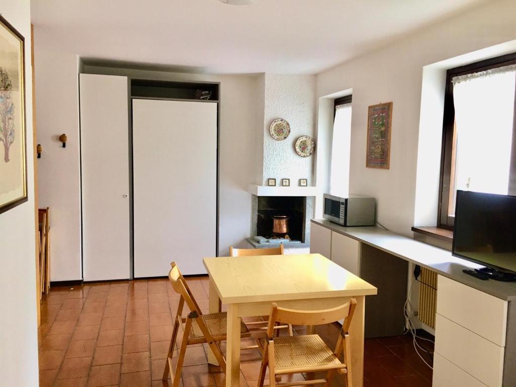 Kuchyňa alebo kuchynka v ubytovaní Grazioso monolocale a pochi passi dal centro cittadino