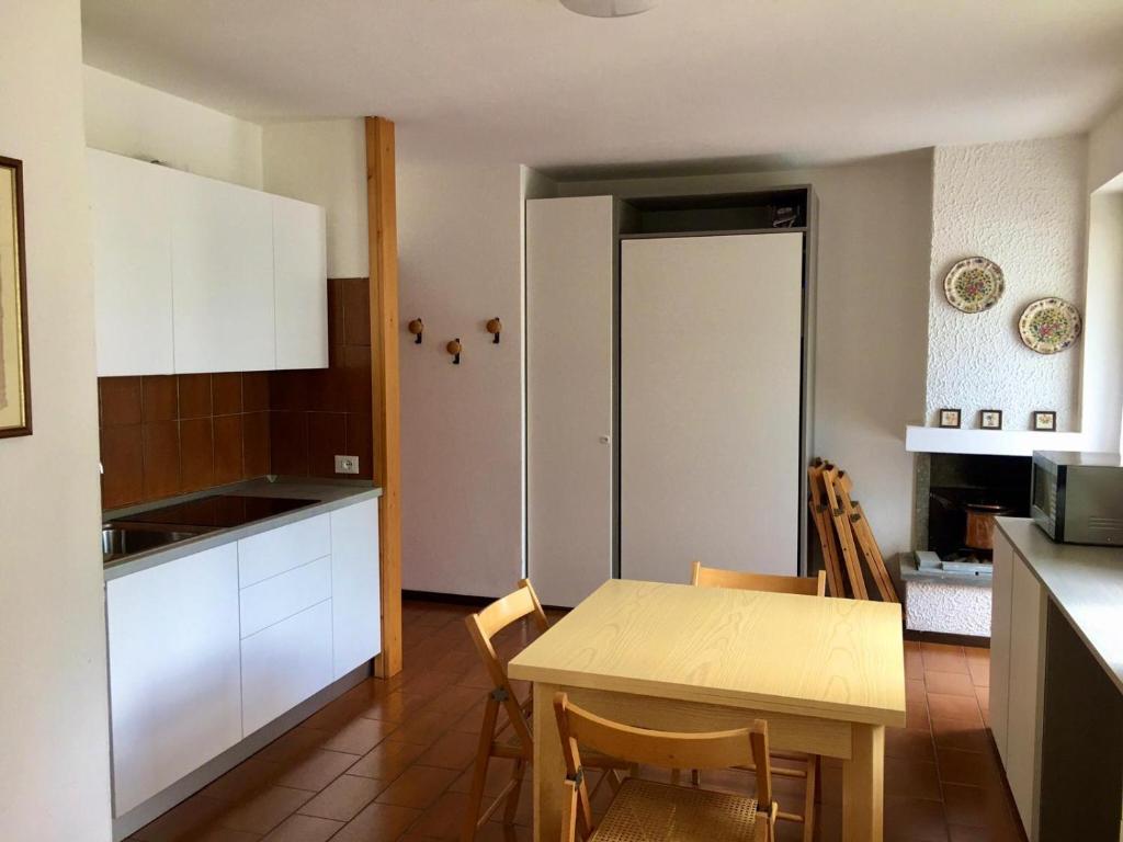Kuchyňa alebo kuchynka v ubytovaní Grazioso monolocale a pochi passi dal centro cittadino