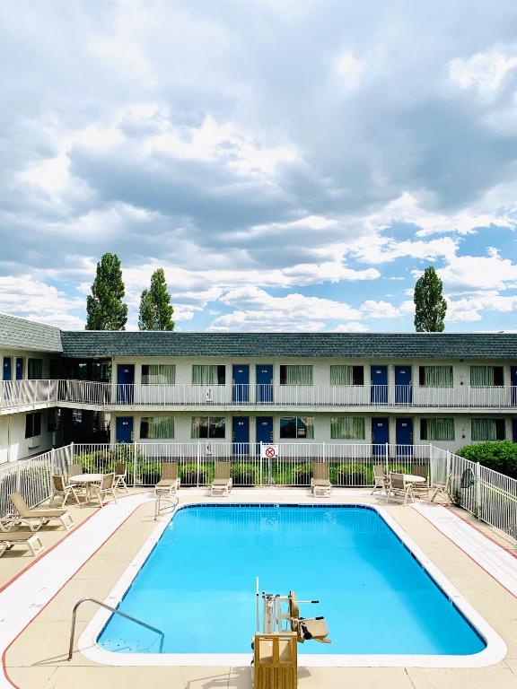 Bazén v ubytování Motel 6-Flagstaff, AZ - Butler nebo v jeho okolí