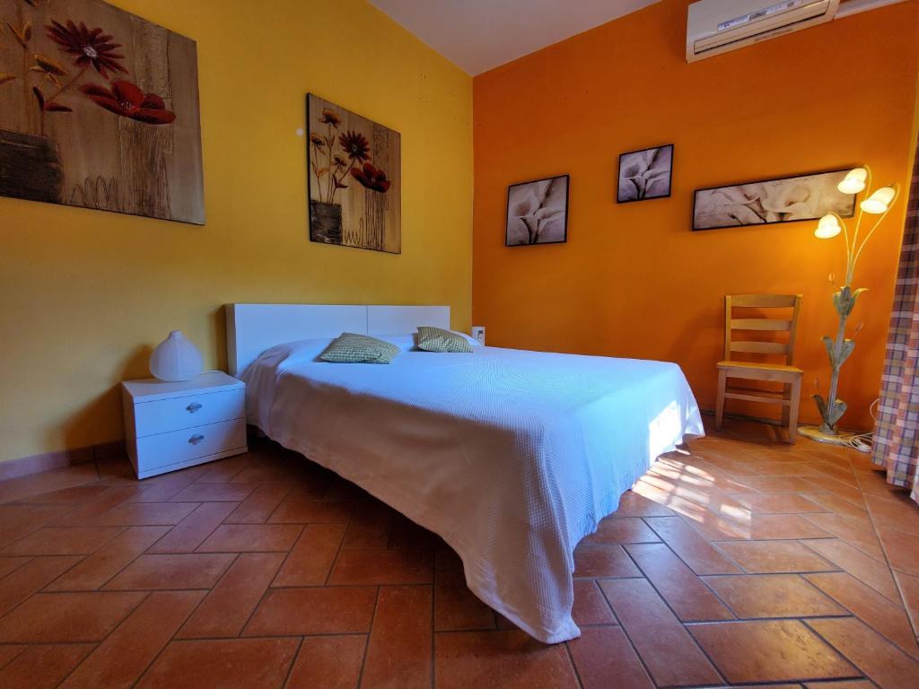 Postel nebo postele na pokoji v ubytování Antica Locanda La Tinara del Belvedere - Romantic Dreams -