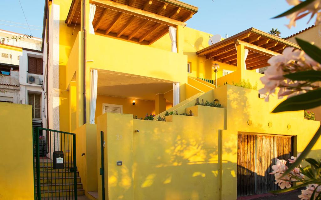 A balcony or terrace at Yellowhouse