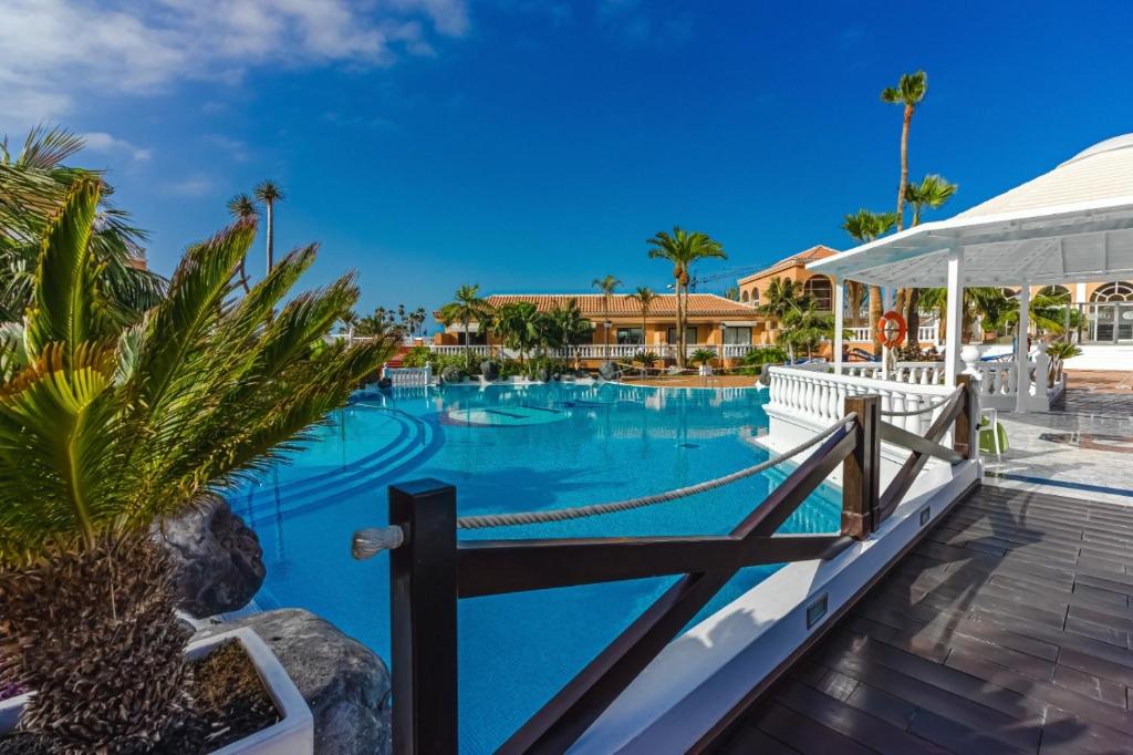 Los Cristianos Royal Gardens, Playa de las Americas – Updated ...