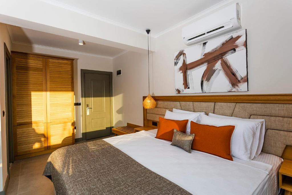 Postel nebo postele na pokoji v ubytování Yalıpark Beach Hotel