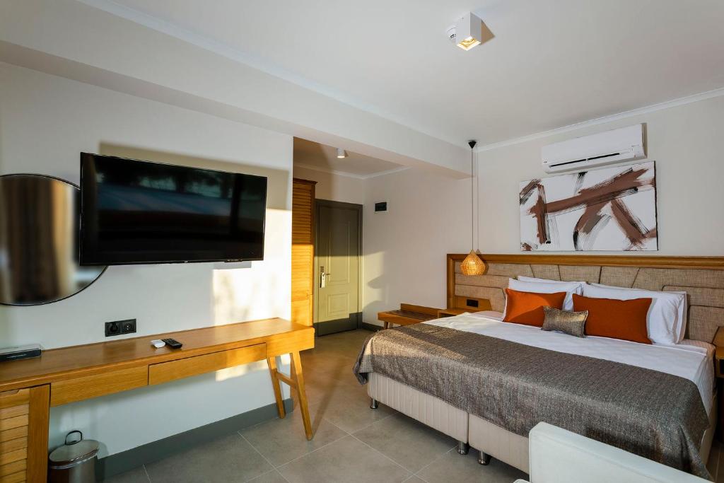 Postel nebo postele na pokoji v ubytování Yalıpark Beach Hotel