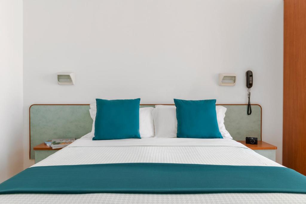 Postel nebo postele na pokoji v ubytování Hotel Très Jolie