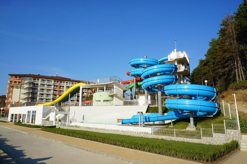 The swimming pool at or close to Sol Luna Bay All Inclusive