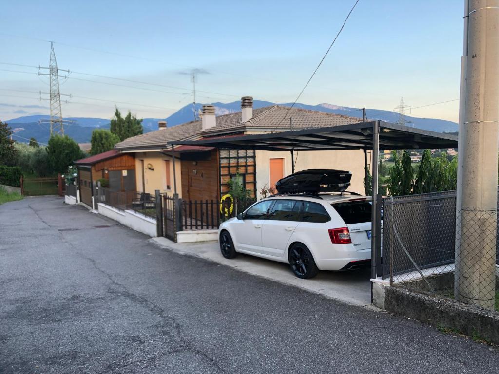 a white car parked in front of a house at Casa Anna in Caprino Veronese