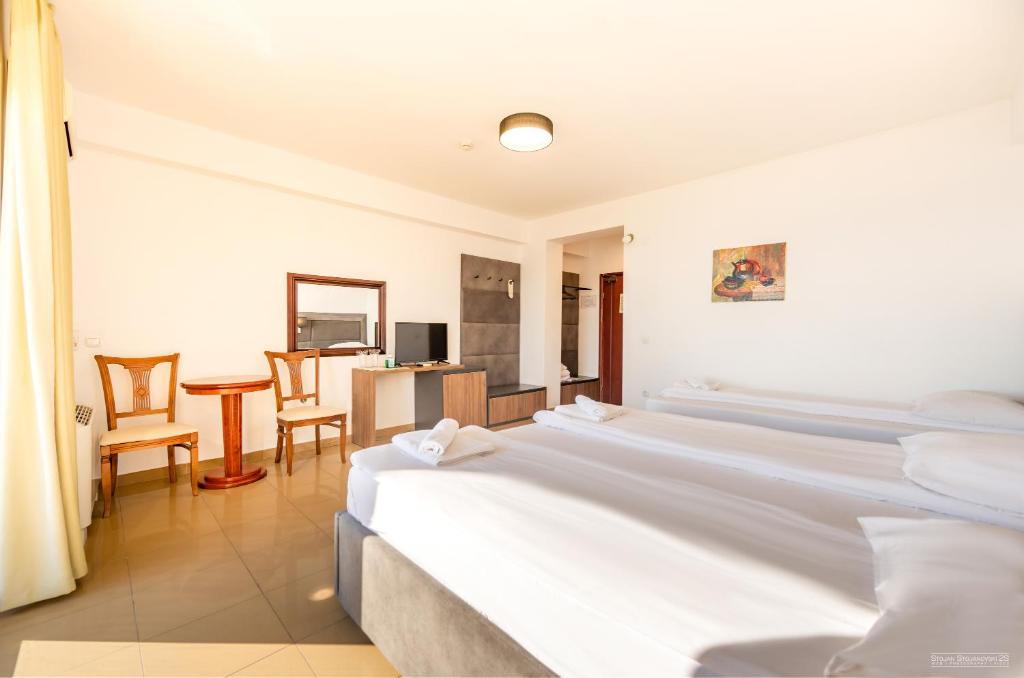 Postel nebo postele na pokoji v ubytování Tino Hotel & SPA