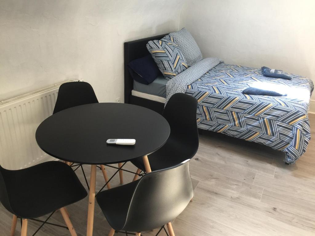 &#x5DE;&#x5D9;&#x5D8;&#x5D4; &#x5D0;&#x5D5; &#x5DE;&#x5D9;&#x5D8;&#x5D5;&#x5EA; &#x5D1;&#x5D7;&#x5D3;&#x5E8; &#x5D1;-Appartement refait &agrave; neuf &agrave; Annecy