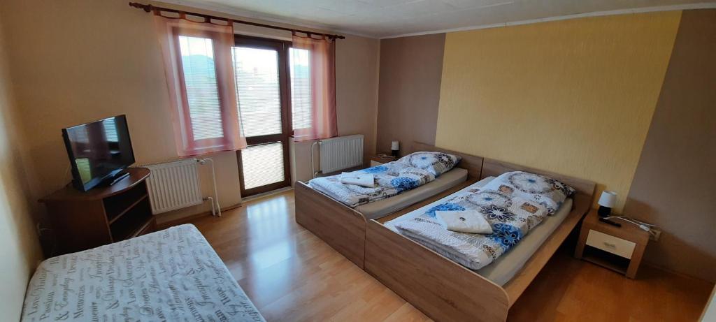 Postel nebo postele na pokoji v ubytování Privát Tatry Štrba