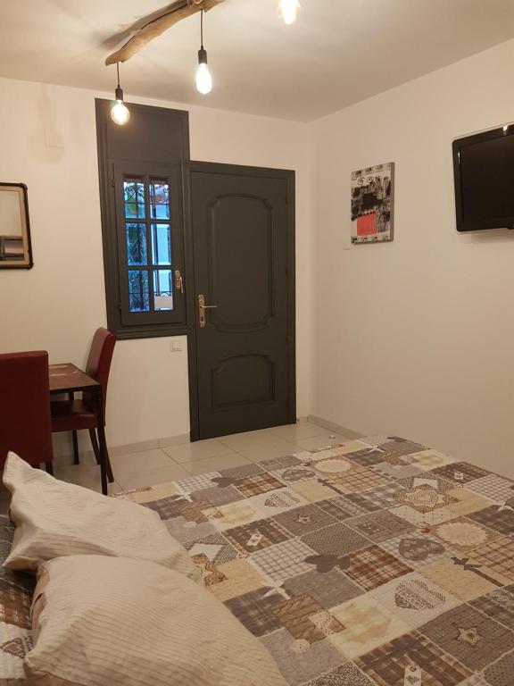 a living room with a black door and a table at Da Vinci Room VILLA BLANCA Cambrils in Cambrils