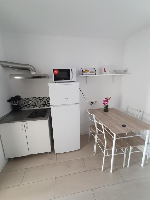 Vivenda Novinha/Anexo tesisinde mutfak veya mini mutfak