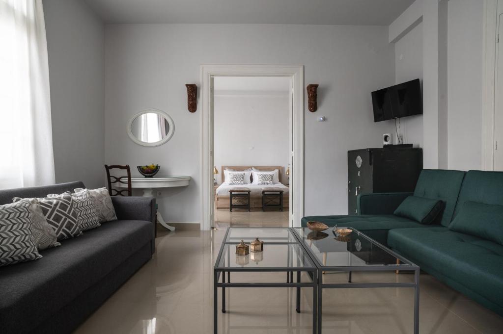 พื้นที่นั่งเล่นของ Polytimon, an Athenian neoclassical apartment