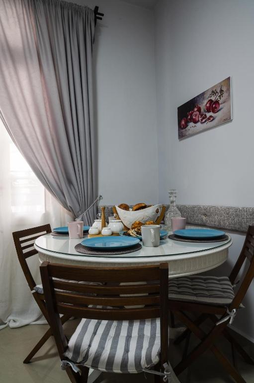 Zdjęcie z galerii obiektu Polytimon, an Athenian neoclassical apartment w Atenach