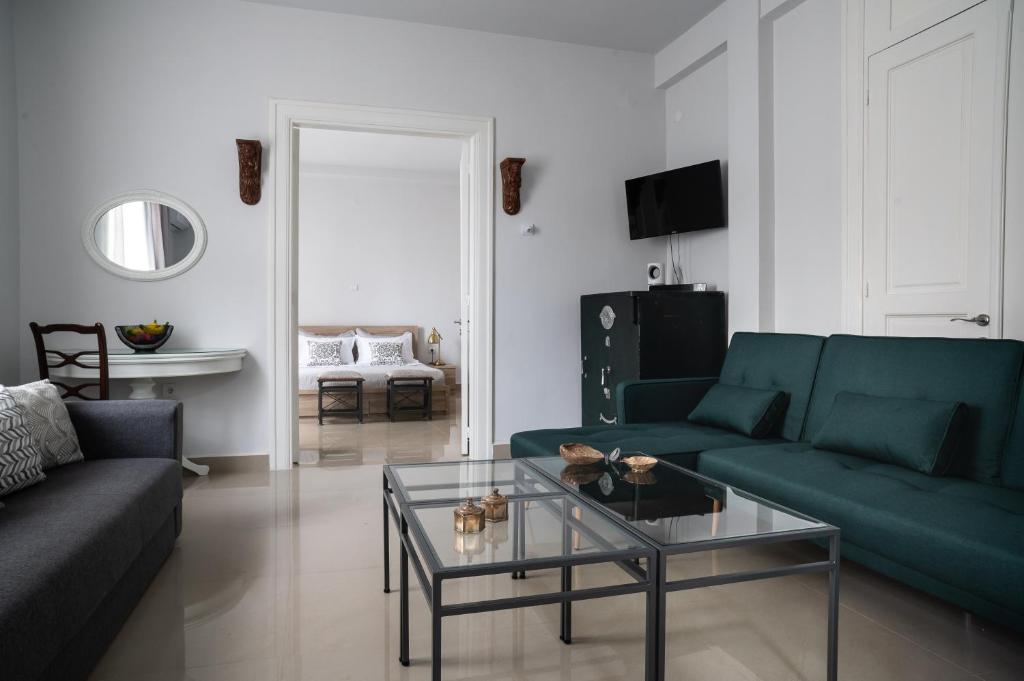 Część wypoczynkowa w obiekcie Polytimon, an Athenian neoclassical apartment