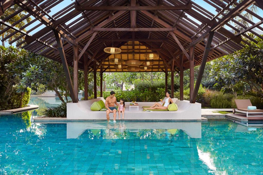 Bazén v ubytování Mövenpick Resort & Spa Jimbaran Bali nebo v jeho okolí