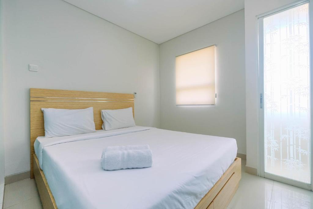 Ένα ή περισσότερα κρεβάτια σε δωμάτιο στο Enjoy 1BR Apartment at Atlanta Residence By Travelio