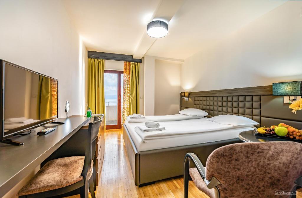 Postel nebo postele na pokoji v ubytování Tino Hotel & SPA