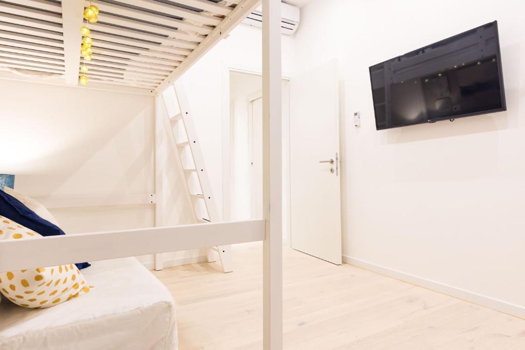 A television and/or entertainment centre at Apartment Greppi 5