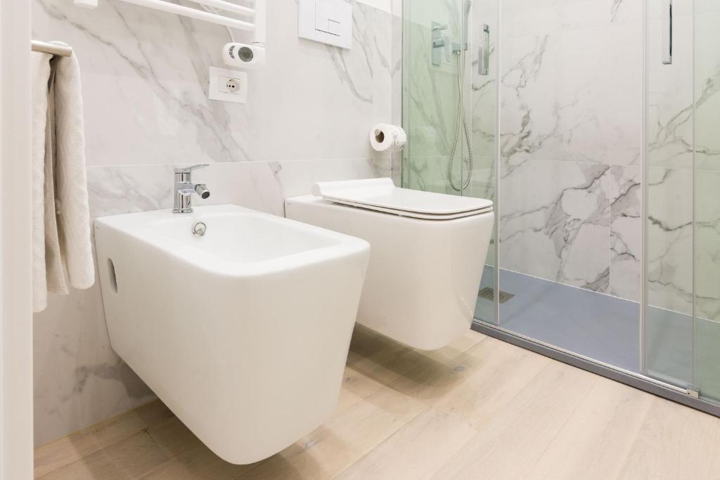 A bathroom at Apartment Greppi 5