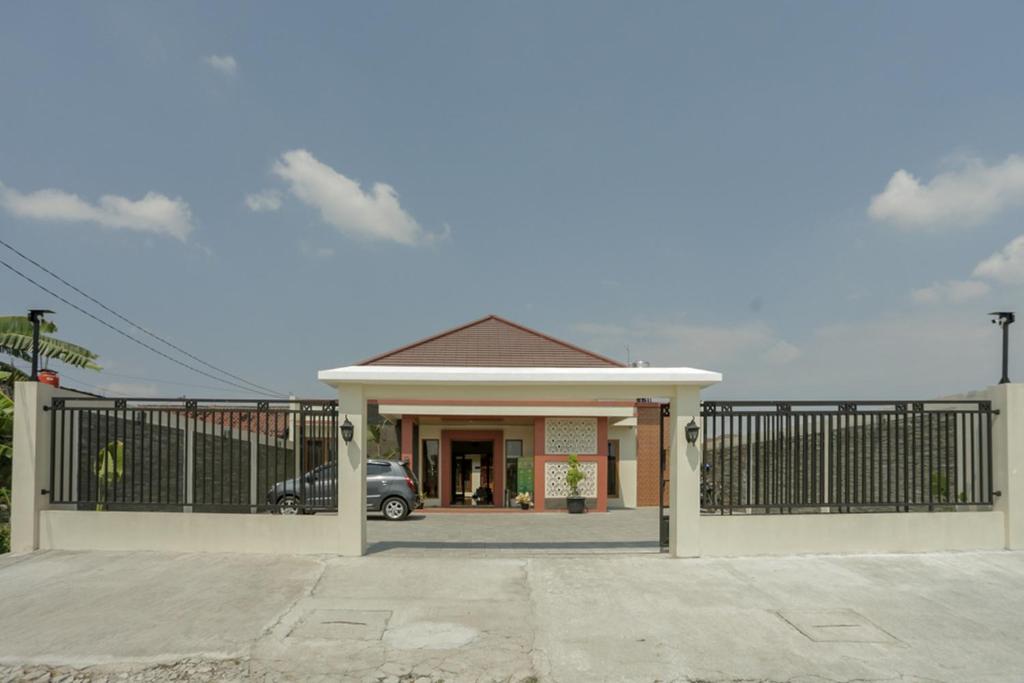 Fotografie z fotogalerie ubytování IDR Green Guest House Syariah Mitra RedDoorz v destinaci Solo