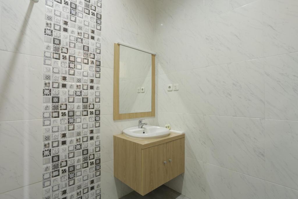 Koupelna v ubytování IDR Green Guest House Syariah Mitra RedDoorz