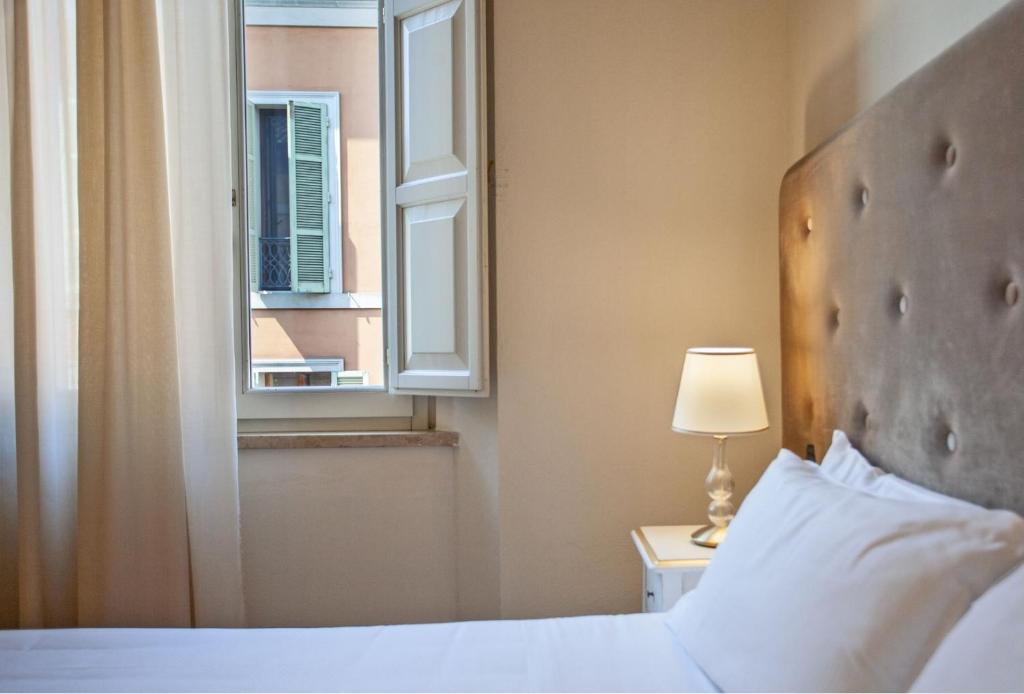 A bed or beds in a room at Palazzo Galletti Abbiosi