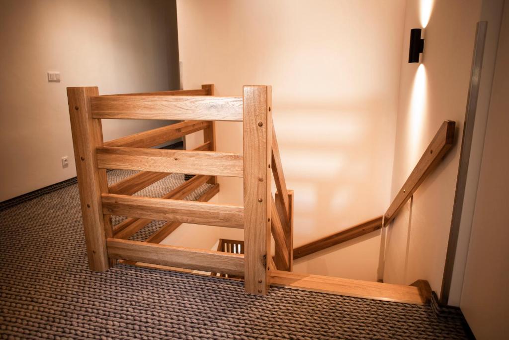 Palanda nebo palandy na pokoji v ubytování Apartmány Koflík
