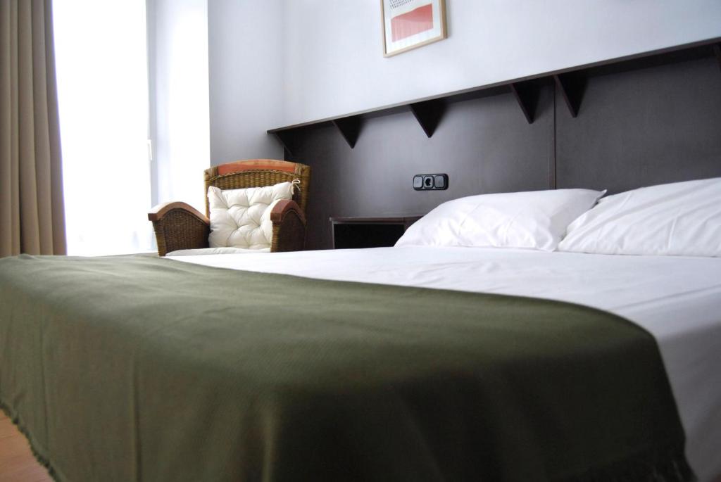 Postel nebo postele na pokoji v ubytování Hotel Arrasate