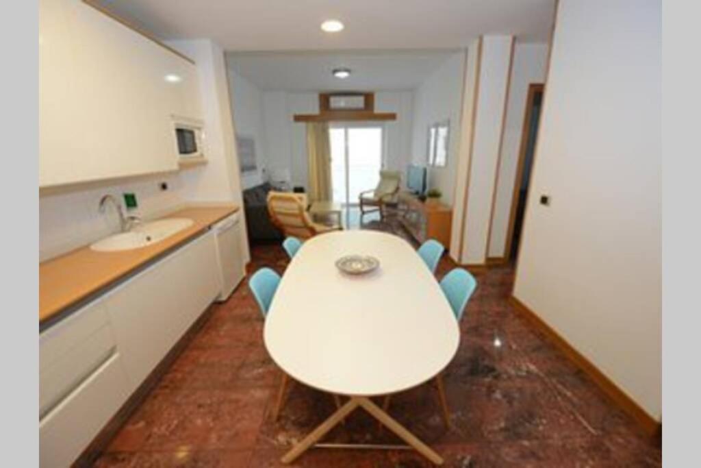 A kitchen or kitchenette at Edificio Gaviota apartamento 3