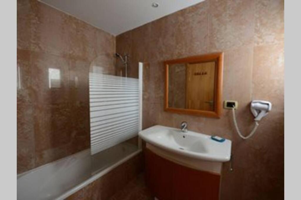 A bathroom at Edificio Gaviota apartamento 3