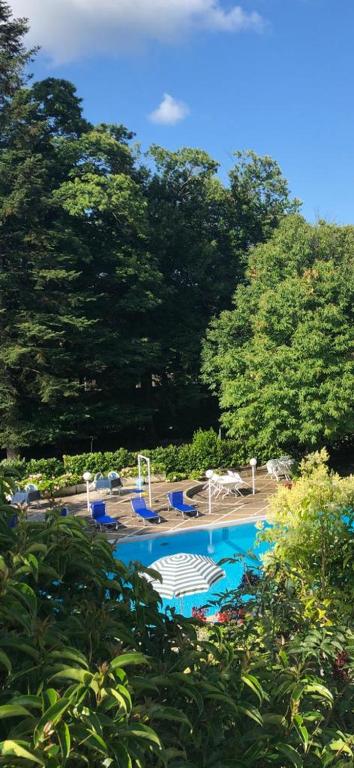 Bazén v ubytování Mondial Park Hotel nebo v jeho okolí