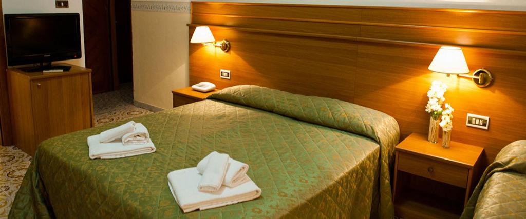 Postel nebo postele na pokoji v ubytování Hotel Capys