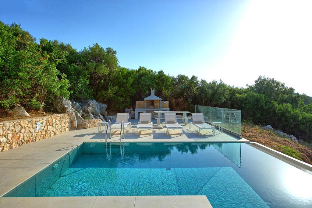 Bazén v ubytování Villa Athena by PosarelliVillas nebo v jeho okolí