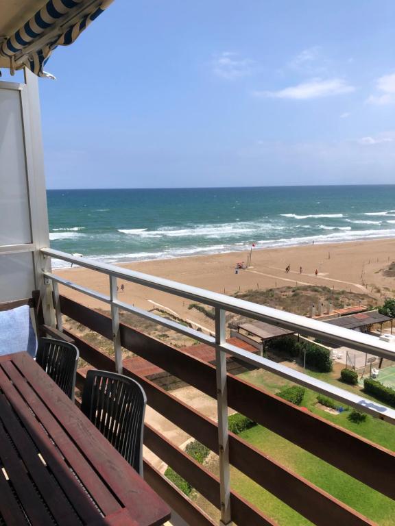 a balcony with a view of the beach at Apartamento de playa Valmar - Beachfront exclusive residential in El Perellonet