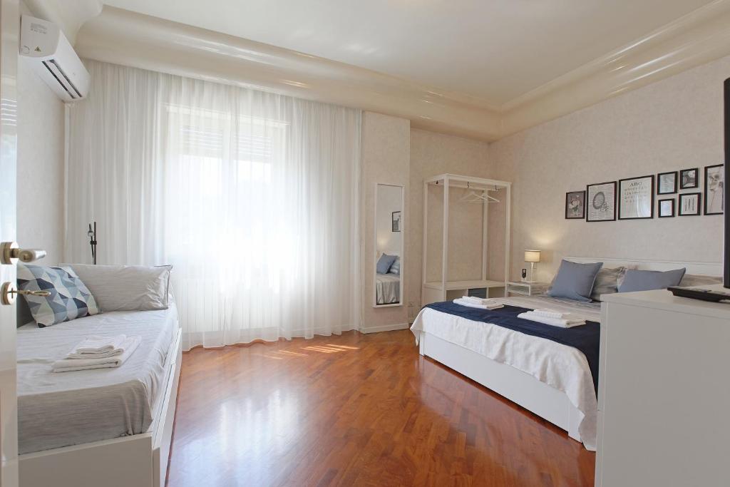 a bedroom with two beds and a window at Profumo di Zagara - Locazione turistica in Agrigento