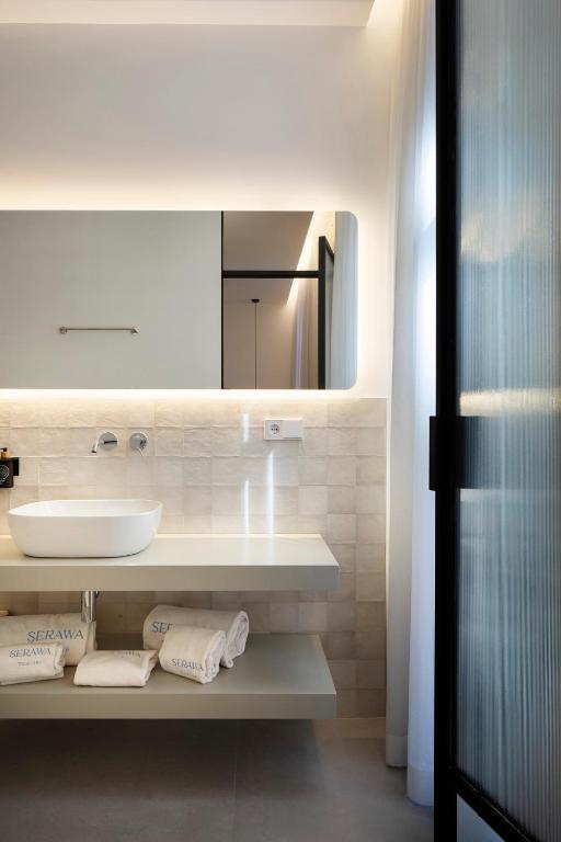 Koupelna v ubytování Hotel Serawa Alicante