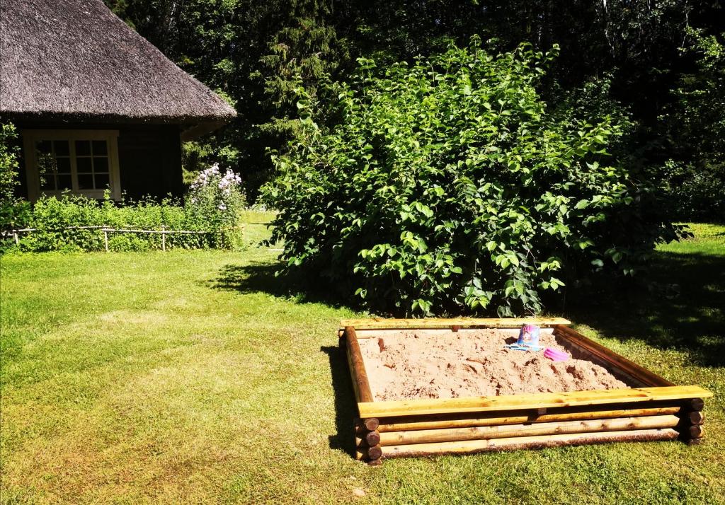 Aed väljaspool majutusasutust Kotka Farm