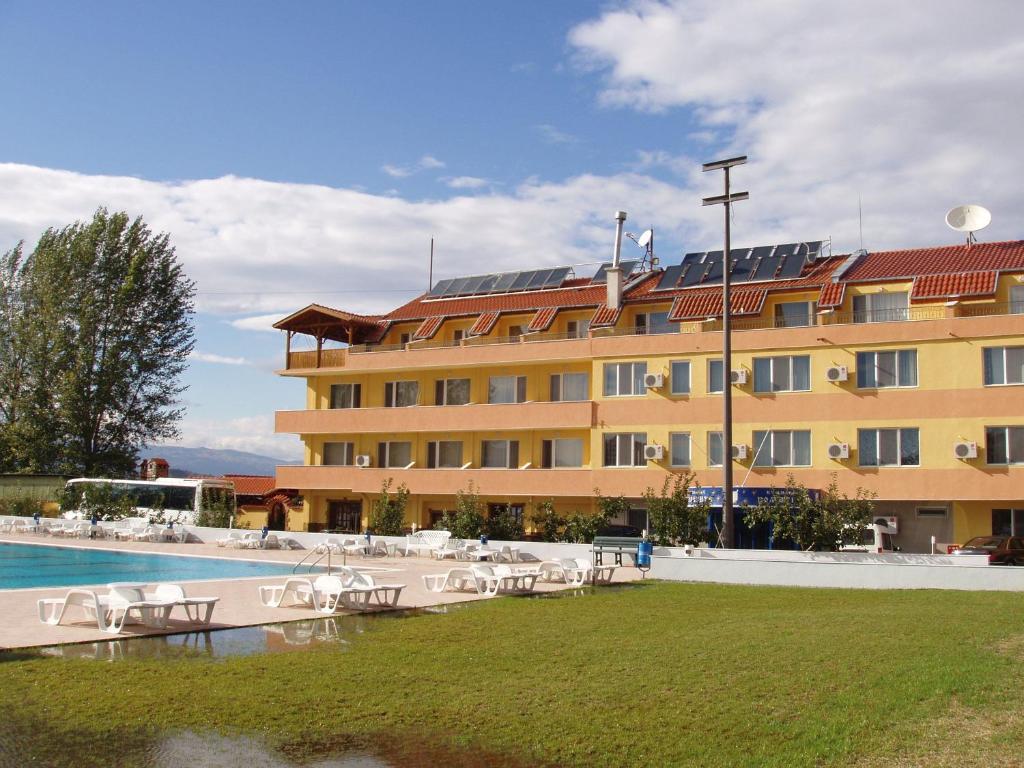 Bazén v ubytování Komitite Complex nebo v jeho okolí