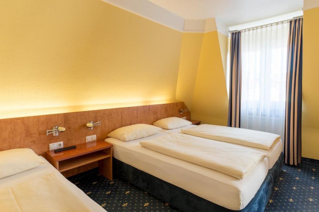 Postel nebo postele na pokoji v ubytování Aparthotel Astro - Nichtraucherhotel