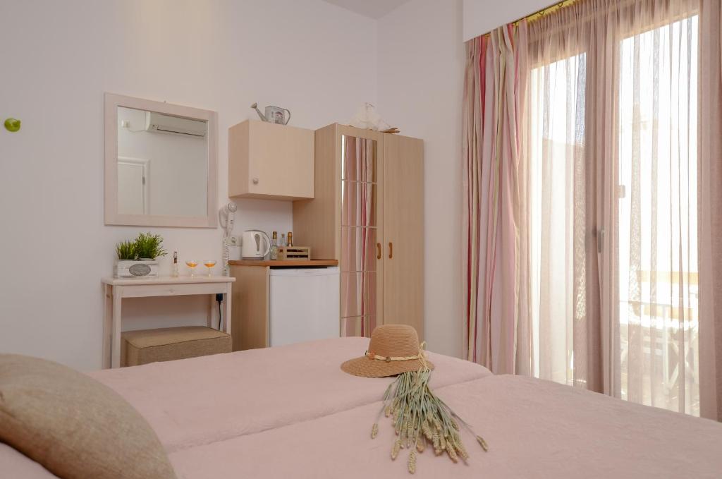 Kuchyň nebo kuchyňský kout v ubytování Panormos Hotel and Studios