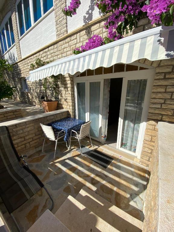 Apartments Kraljev Stanko - One-Bedroom Apartment With Garden View