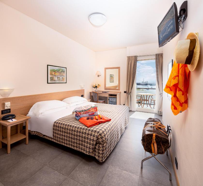 Postel nebo postele na pokoji v ubytování Hotel Laurin