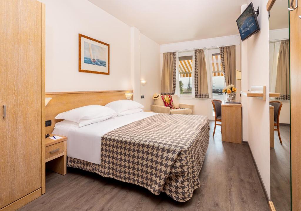 Postel nebo postele na pokoji v ubytování Hotel Laurin
