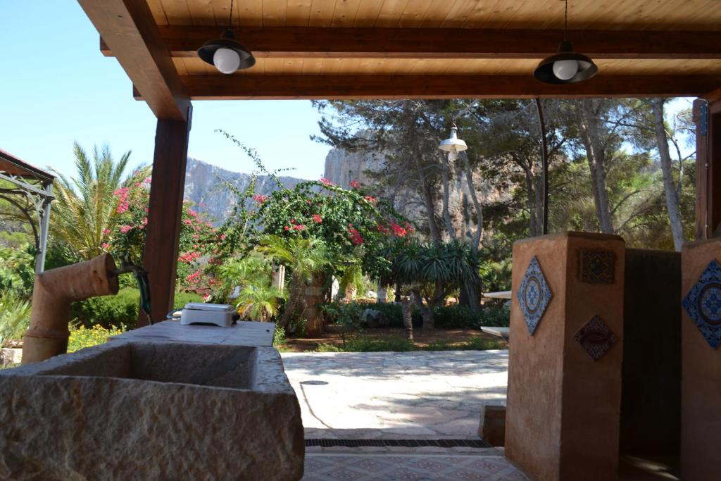 Vonkajšia záhrada v ubytovaní Villa Paradiso Riserva Naturale Monte Cofano