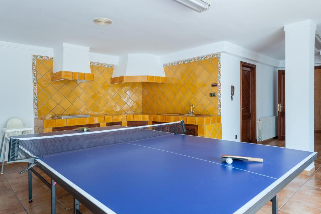 Stolný tenis v ubytovaní Villa Cala Marsal alebo v jeho okolí