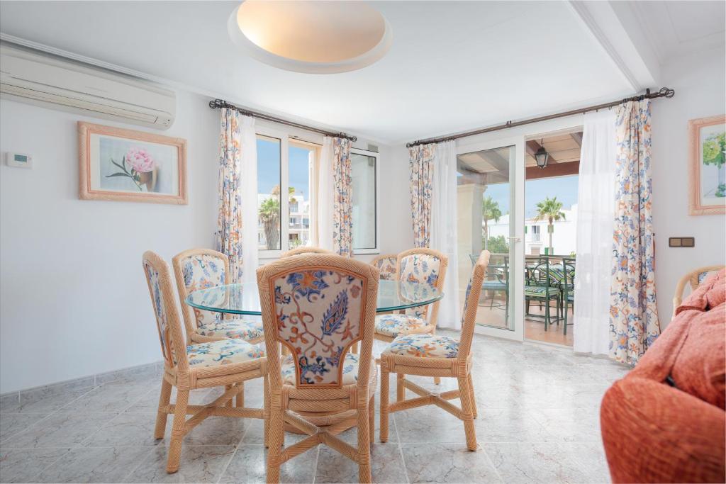 Posedenie v ubytovaní Villa Cala Marsal