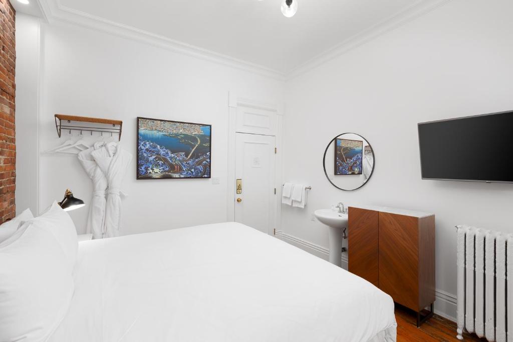 Postel nebo postele na pokoji v ubytování Victorian Hotel